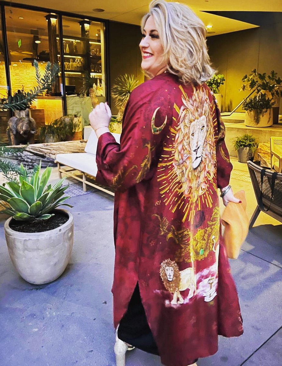 SaraONeillArt's tweet photo. Look at these beauts bringing Irish fashion to Hollywood. For the Oscar Wilde Awards we decided to go with the Merrion print, inspired by the writers that inhabited the Georgian squares of Dublin.. Wilde,Yeats, Stoker, Sheridan le Fanu.. and their interest in the occult, magic… https://t.co/hmqF4cCtzV