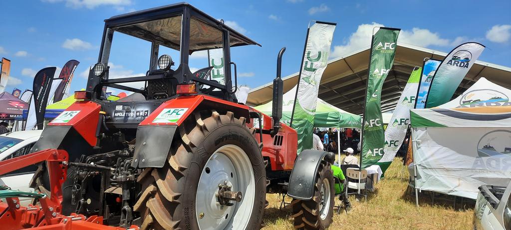 AfcHoldings's tweet photo. Happening now!!!

AFC Holdings at the national field day at Pricabe Farm in Kwekwe.

#afclandbank
#afccommercialbank
#afcleasing
#afcinsurance

@SeedCoZimbabwe
@basera_john 
@MoLAFWRD_Zim https://t.co/yCTLjMbGxa