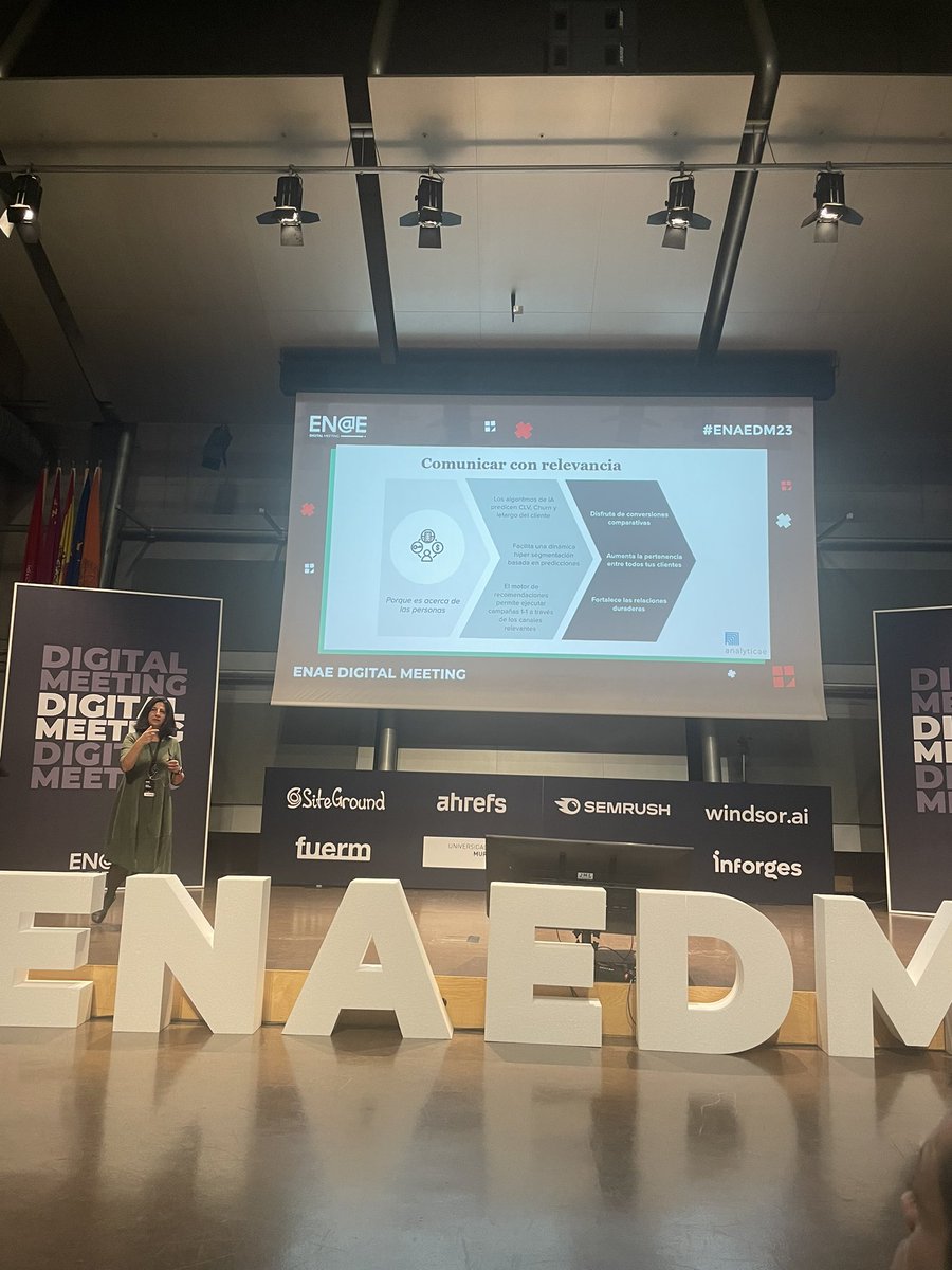 Hay que comunicar con relevancia. Conocer a tú cliente. Saber por qué vías prefiere comunicarse, cómo y cuándo. ¿Cómo? Con datos. #ENAEDM23