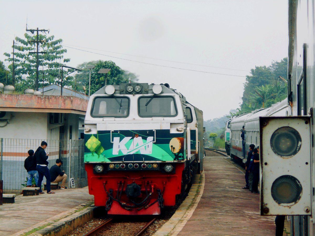 Rizkycc20145's tweet photo. Rhamadan tinggal menghitung hari 

#keretaapikita #kai121 @KAI121 @mas_didiek https://t.co/CyAmi54yHB