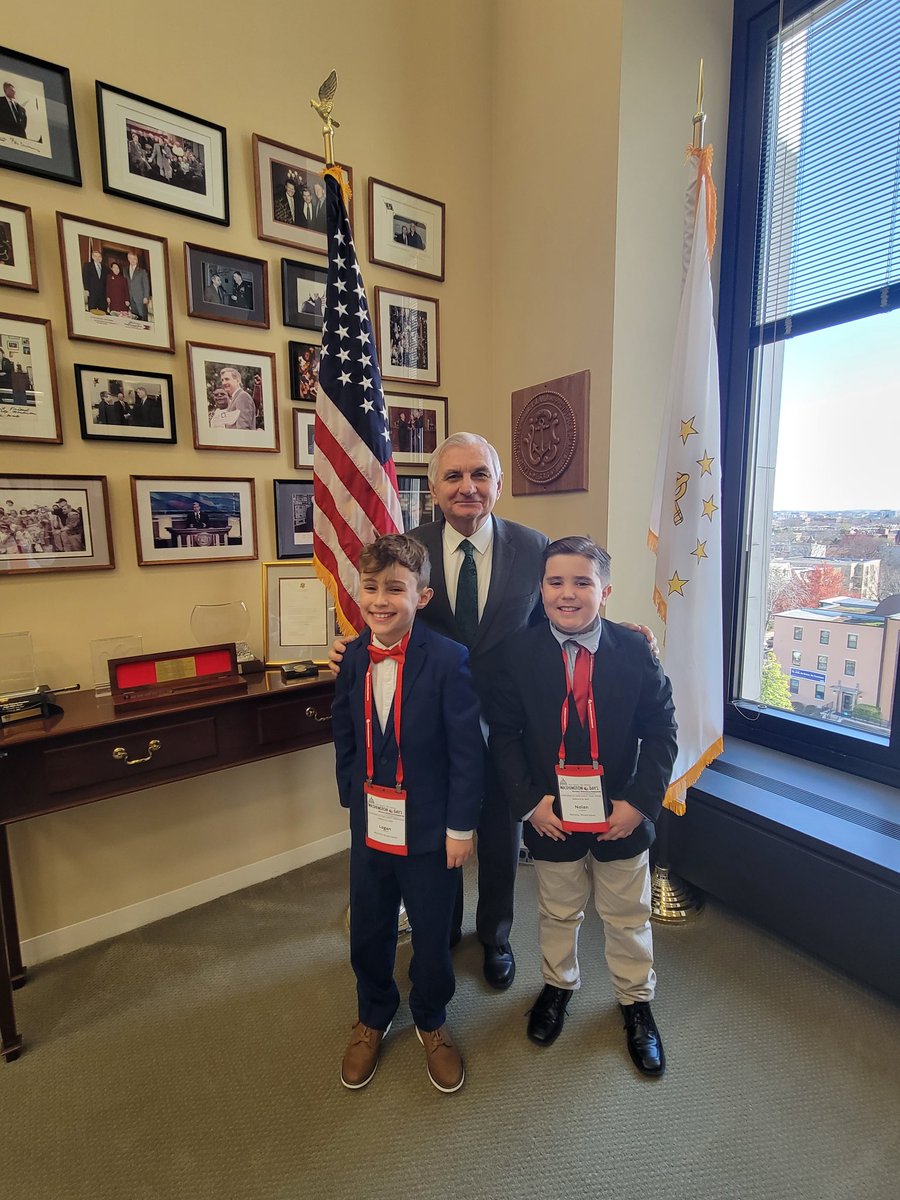 @SenJackReed we are so grateful for your support and dedication to the bleeding disorders community. Thank you for taking the time to meet with Nolan & Logan! We appreciate you. @NHFWD