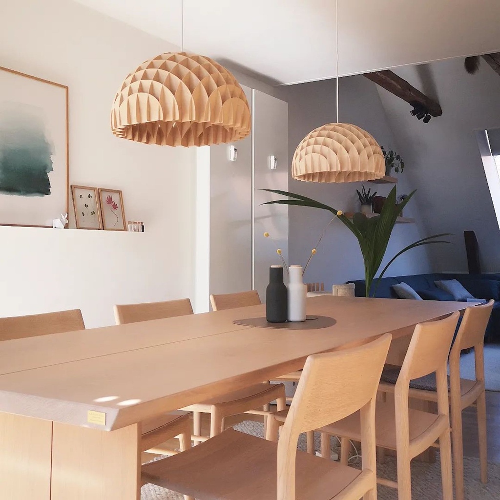 MesmerizeD_it's tweet image. Soft lighting with an architectural spin.

Unlike the traditional dome lamp, Arc Pendant directs the light both up and down, supplying a golden glow throughout the space and ceiling.

Visit: mesmerized.it/products/arc-p…

#arcpendantlamp #pendantlamp #lamp #handmade #lightingdecor