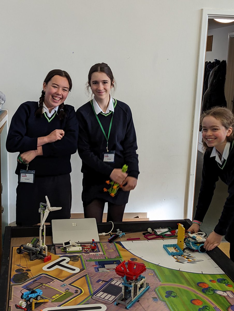 CompSci_WHS's tweet image. Here we are again! @WimbledonHigh are back at our first in-person #firstlegoleague regional competition. Looking forward to meeting the other teams and the judges. Teamwork makes the dream work! 🍏