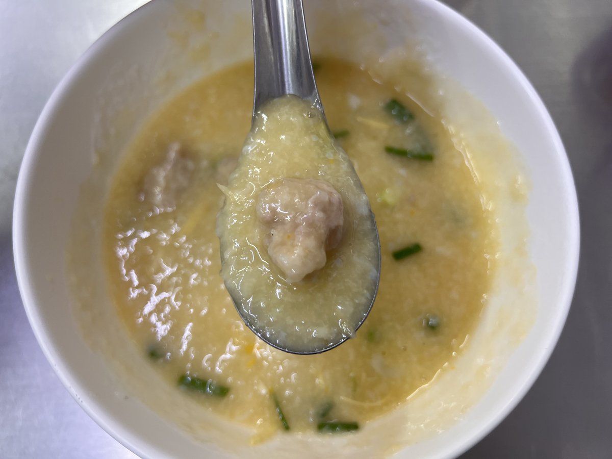 The <a href="/MichelinGuideUK/">The MICHELIN Guide</a> are generally laughed at by locals in Asia since their hit-rate is usually around 20%. 

However, every dog has it's day and today I found a spot they recommend that actually deserved the praise. 

Pae's Brass Pot Congee. Fantastic!