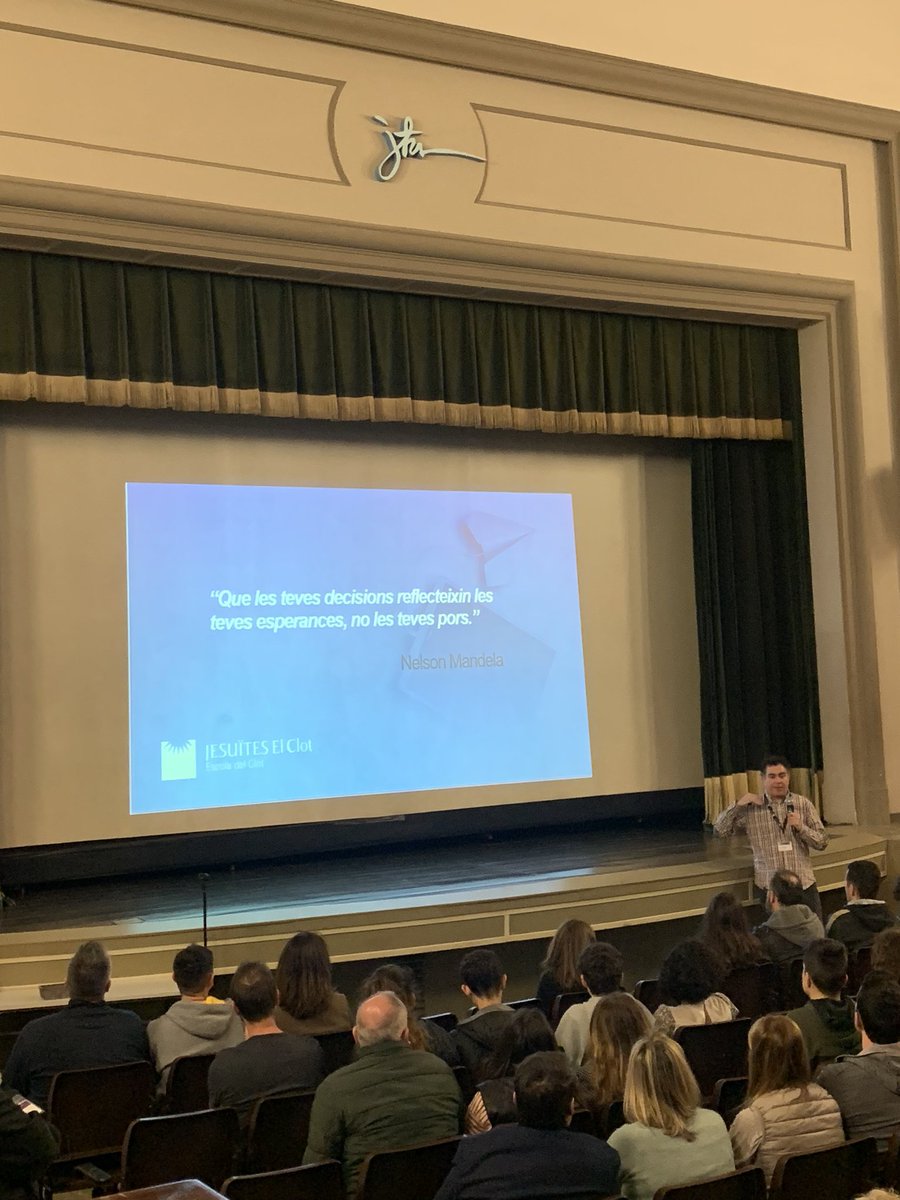 “Que les teves decisions reflecteixin les teves esperances, no les teves pors” Preciós missatge de <a href="/JordiCienfuegos/">Jordi Cienfuegos</a> a les Jornades de Portes Obertes de Batxillerat de #JEClot <a href="/JesuitesEdu/">Jesuïtes Educació</a>