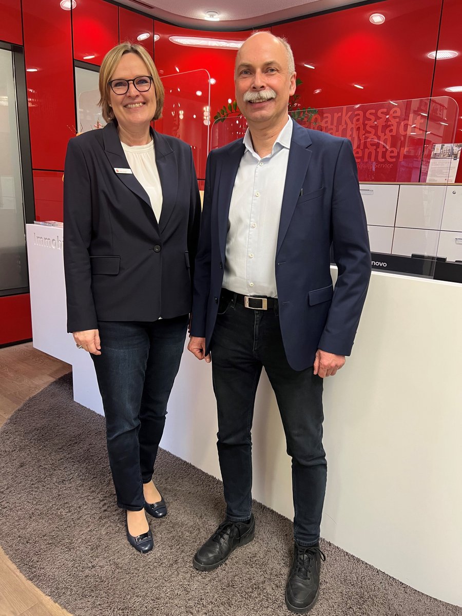 SparkasseDA's tweet photo. Wir suchen Finanzierungsberater (m/w/d) zur Verstärkung unseres Teams im ImmobilienCenter. Wir freuen uns auf Deine Bewerbung über das Online-Bewerbungsportal oder auch zusätzlich gerne mit einer Video-Bewerbung bis spätestens zum 27.03.2023. Siehe Link: https://t.co/8xUyBA1nAk https://t.co/JF5stwkcH4
