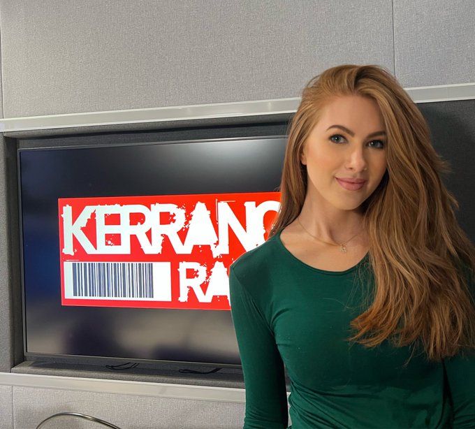 Watch Scarlett Howard's leaked NSFW photo on TwXstars