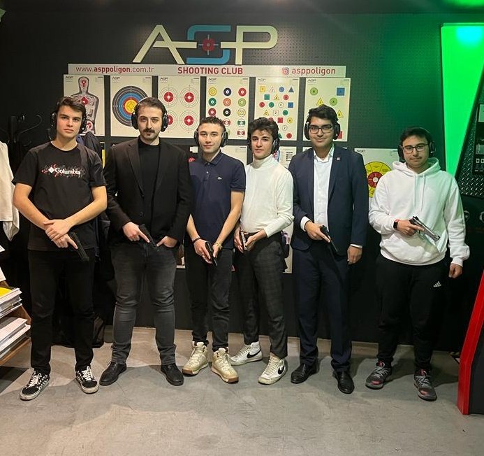Bireysel silahlanmanın ve silah eğitiminin kendi özgürlüğümüzü korumada en büyük etken olduğunu düşünüyoruz. Bu nedenle Genel Başkanımız <a href="/TunaBuzzard/">Tuna Şahin</a> ve <a href="/rk_ankara/">Rothbard Kürsüsü Ankara</a> üyelerimizle atış poligonu etkinliği düzenledik.