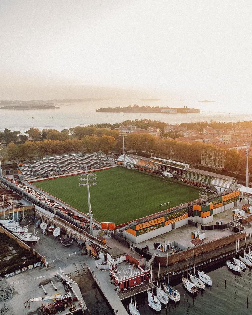 Italian masterpiece 🤩💫

Stadio Pier Luigi Penzo 🏟️
Venezi, Italia 🇮🇹📍⚽️

📸: giacomo_cosua IG

#football #footballpitch #pitchhunters