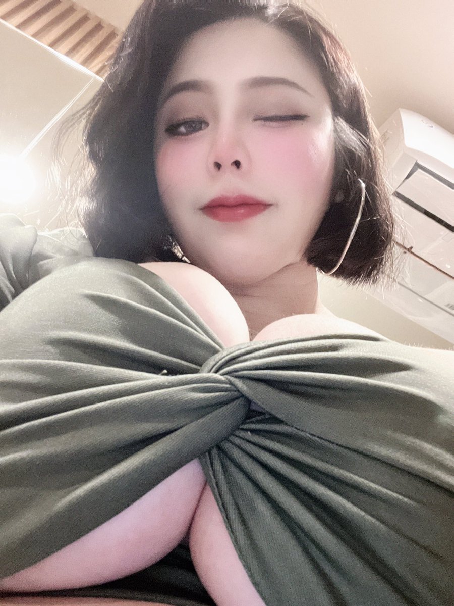 狗狗貓貓視角？ https://t.co/XzQr2WSS32