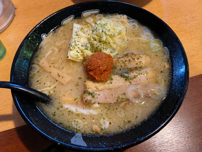 昼ごはん。味噌ラーメン、げそ天味噌ラーメン大盛り、有頂天ラーメン大盛り。美味しかった😋#有頂天 