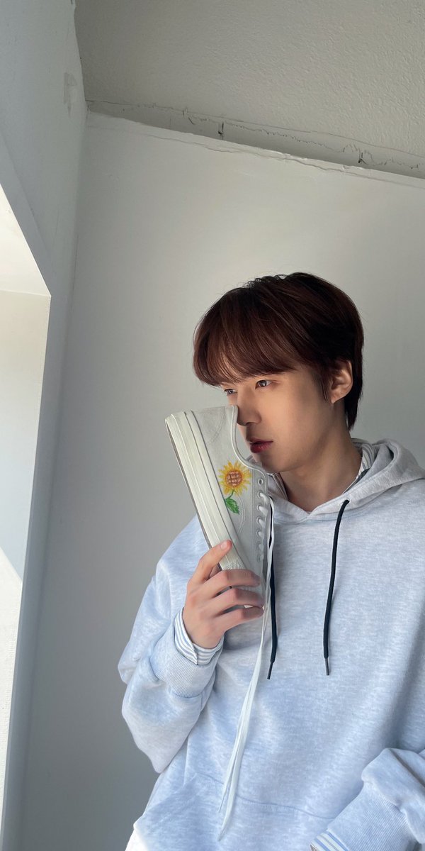 monduball's tweet photo. #민혁 취향보정 잠금/배경 봄 ver. https://t.co/6JaIXeOq7Y