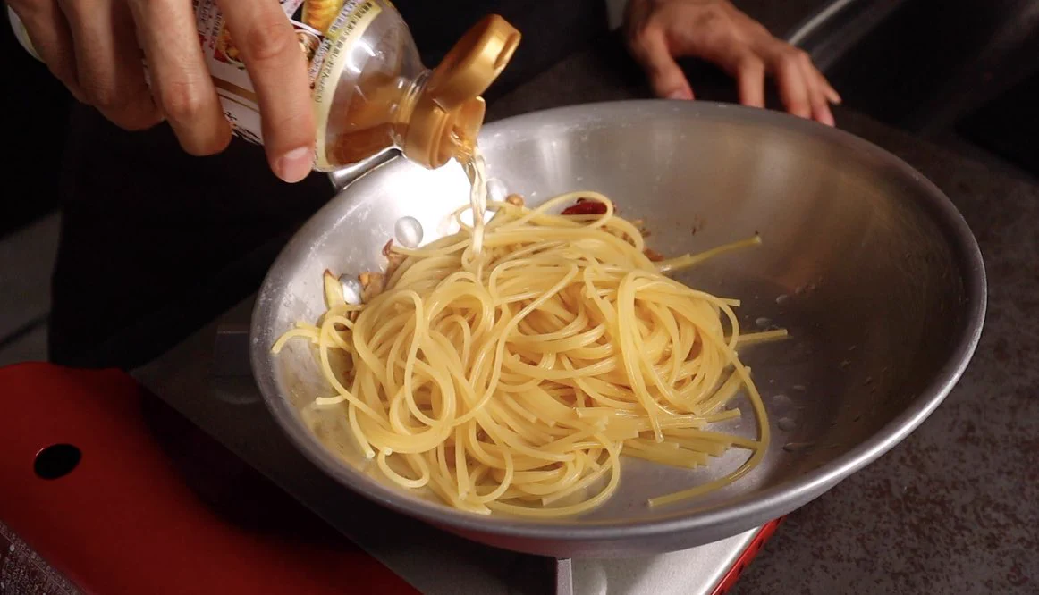 ごま油を使うだけで衝撃的な美味しさに！『無限ごま油ペペロンチーノ』