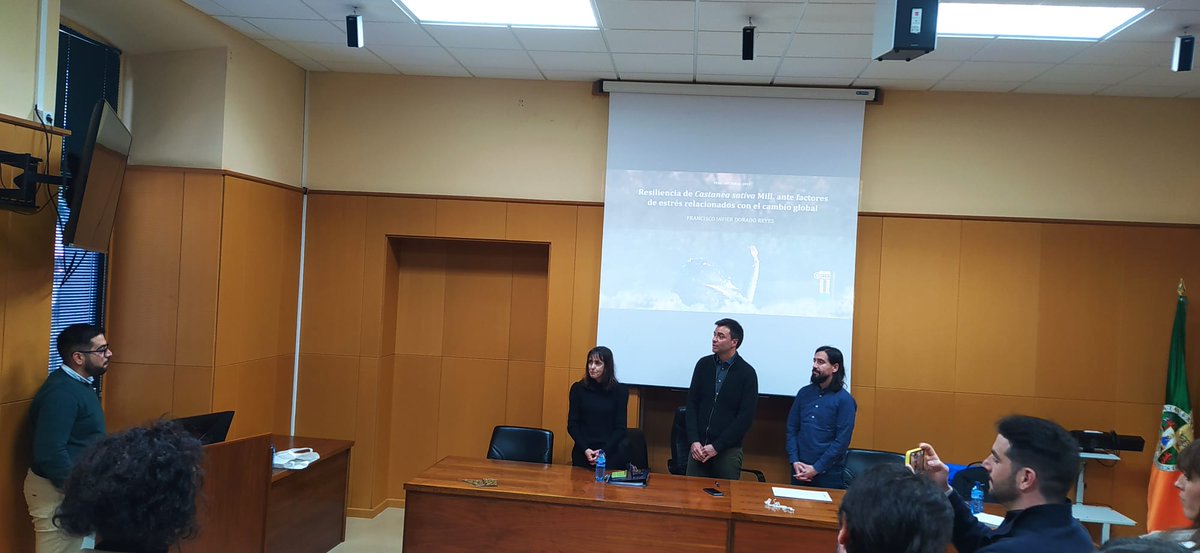 UExPlasencia's tweet photo. Fco. Javier Dorado Reyes ha defendido su tesis doctoral “Resiliencia del castaño (Castanea sativa Mill.) ante factores de estrés asociados al cambio global' dirigida por Alejandro Solla (UEx, Plasencia) y Ángela Martín (Universidad de Córdoba).
¡¡Enhorabuena al nuevo doctor!! https://t.co/ydBLE4Hp0L