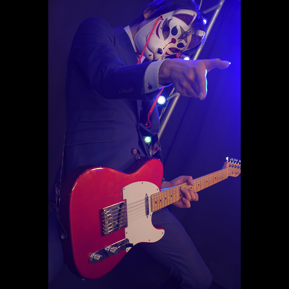 konomuraZ's tweet image. インスタ再掲第３弾。
スーツとギター。

#そうだスーツ着よう
#drawingreference