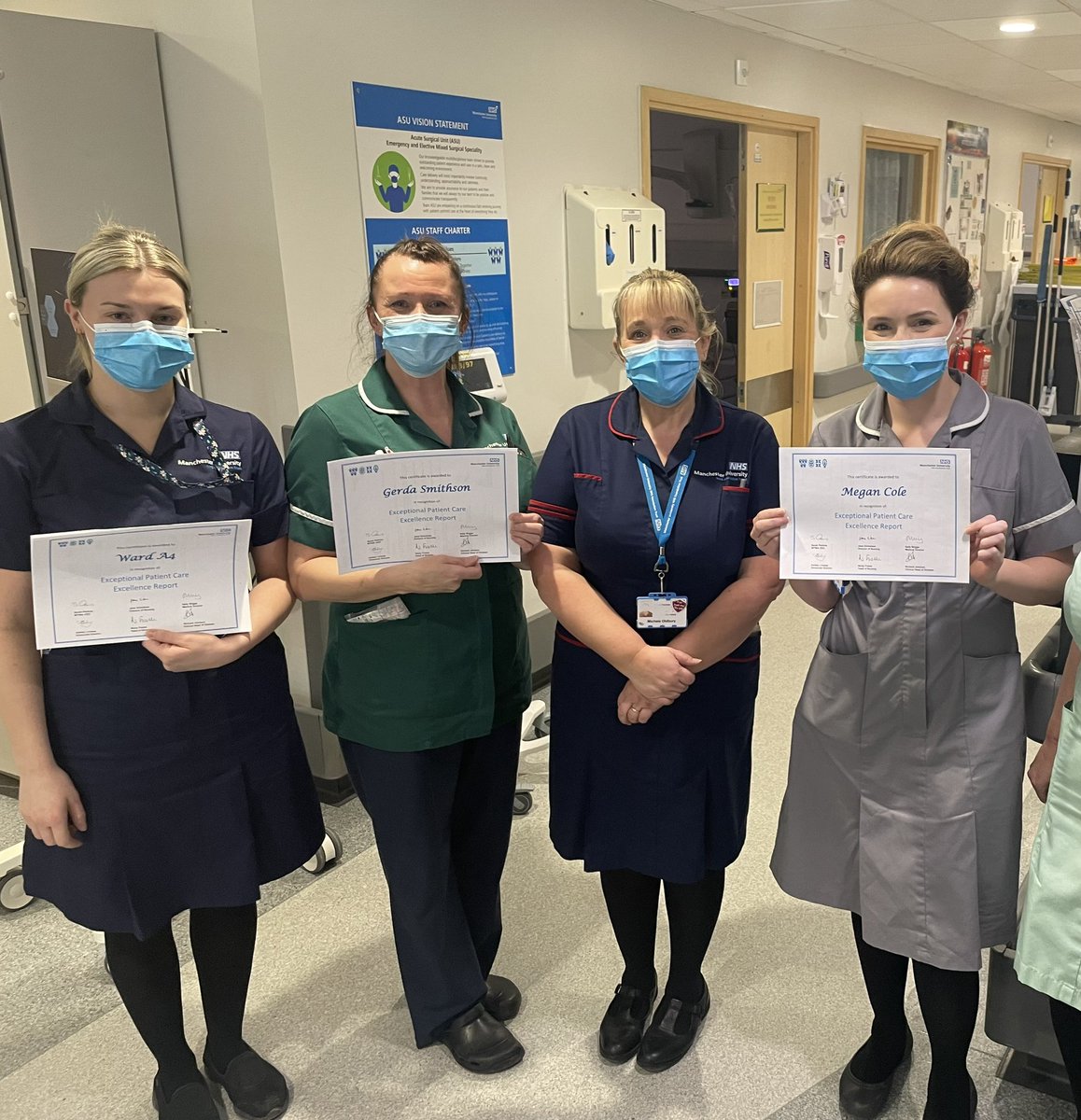 A massive thank you to @moldbury1 for presenting @MFT_WardA4 their excellence reports to the ward yesterday for our excellent team work on A4, and to both Gerda our fabulous assistant practitioner and Megan our remarkable patient flow for all the hard work they do! #greatteamwork
