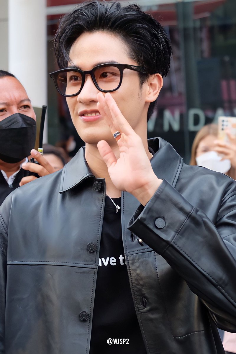 phweyhom's tweet photo. สาววายเขินสิ่งนี้มาก 😣🤟🏻
#VogueTH10thAnniversary #เตนิว https://t.co/rBHXlV02yO