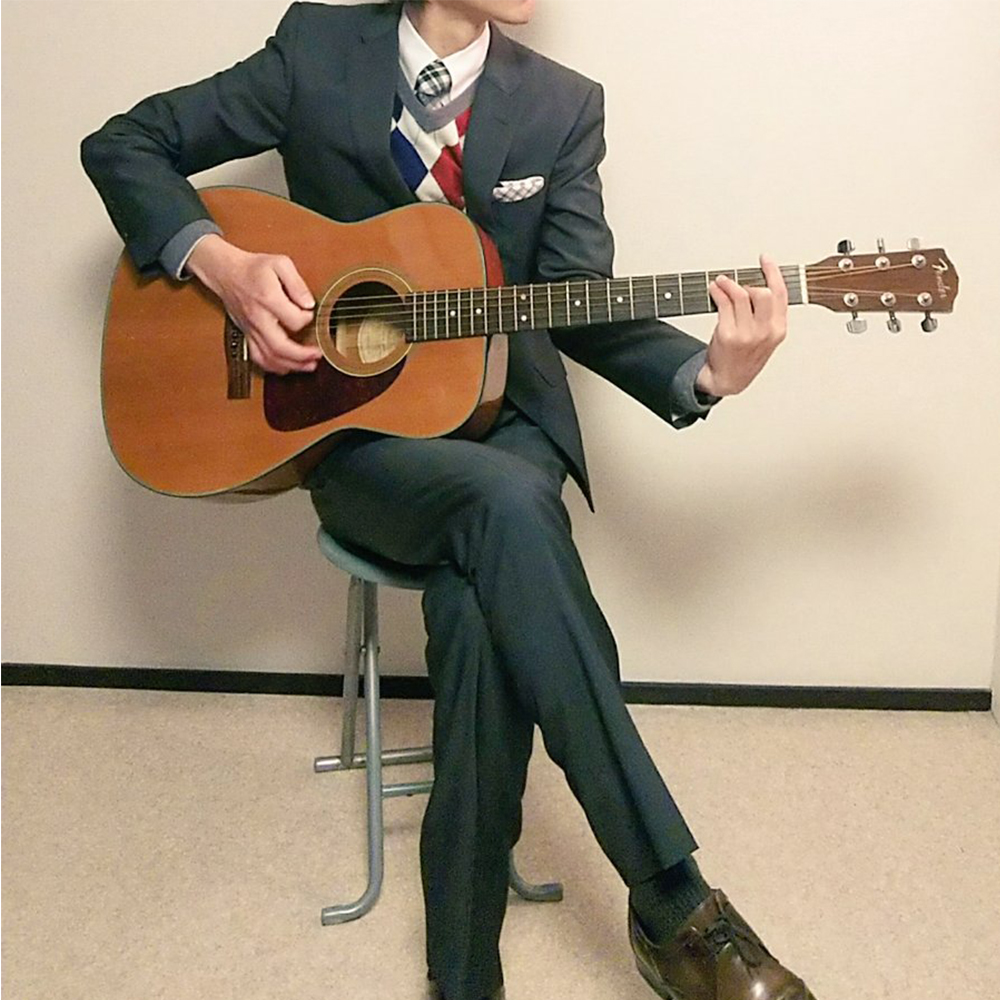 konomuraZ's tweet image. インスタ再掲第３弾。
スーツとギター。

#そうだスーツ着よう
#drawingreference