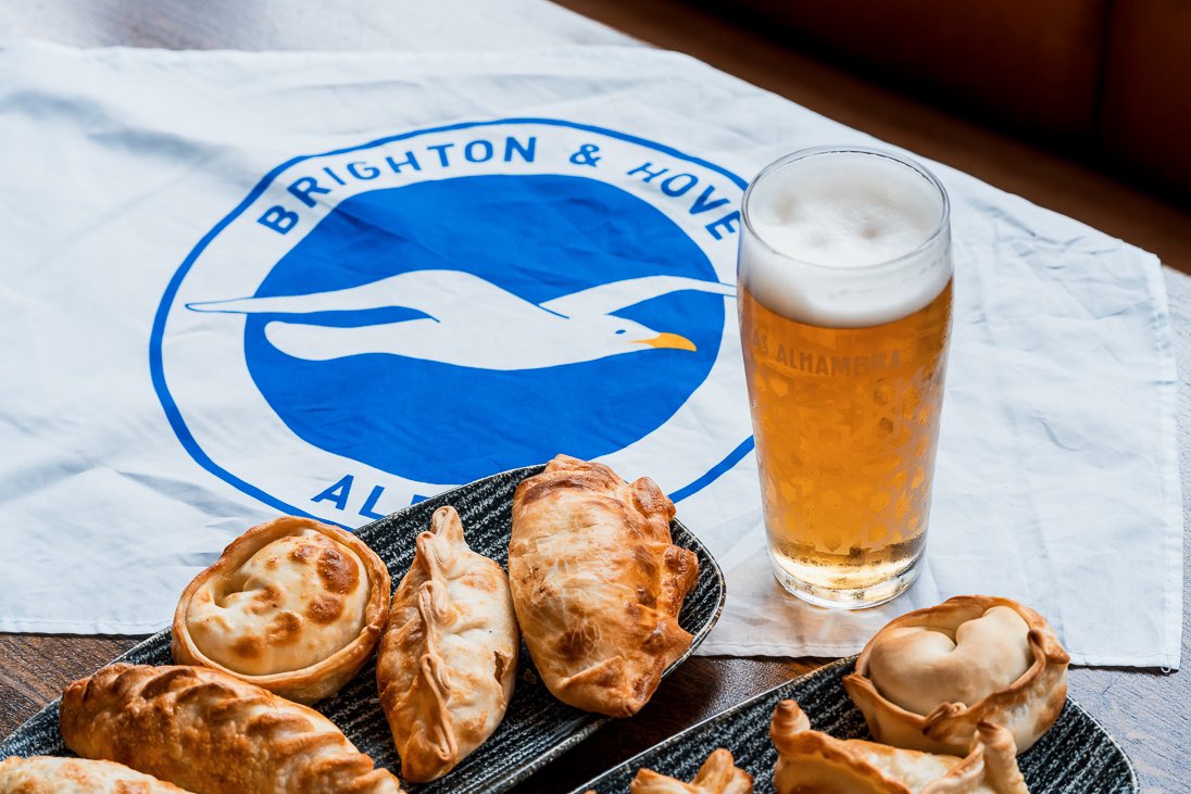 Pop in before or after the match ! Or order by deliveroo- 

Empanadas Argentinas +Futbol = 1 result “El Campeón “ 🧉 🍺🥟 come on you seagulls ! UTA 💙

#empanadas #handcrafted #hove #hoveactually #bhafc #brunch #matchday