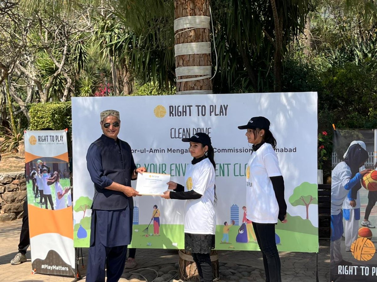 RightToPlayPak's tweet photo. On a sunny morning today, a Clean Drive was held to raise awareness about the importance of cleanliness and preserving the environment. Chief Commissioner ICT, @Noormengal_  highly appreciated the initiative while encouraging to organize such activites more often.
#CleanIslamabad https://t.co/cU6GJ3nw7z