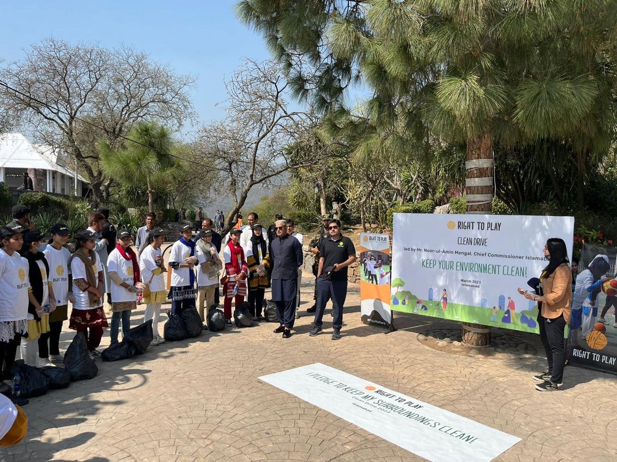 RightToPlayPak's tweet photo. On a sunny morning today, a Clean Drive was held to raise awareness about the importance of cleanliness and preserving the environment. Chief Commissioner ICT, @Noormengal_  highly appreciated the initiative while encouraging to organize such activites more often.
#CleanIslamabad https://t.co/cU6GJ3nw7z