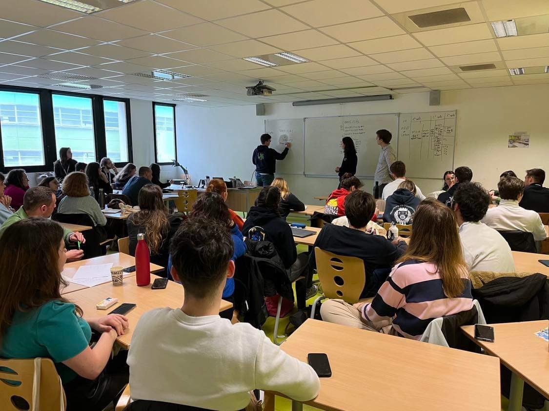 ANEP44's tweet image. Ce week-end, des étudiants Nantais organisent le #SNEEP (Séminaire National des Élus Étudiants en Pharmacie). 🧑‍⚕️
L’objectif est de #former les #élus étudiants en pharmacie de toute la France afin qu’ils puissent #représenter au mieux les #étudiants 🗣️🤝