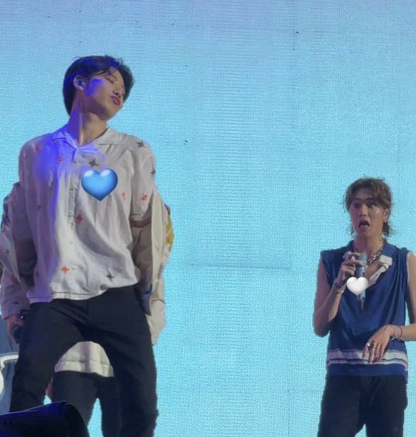 iamlookkang's tweet photo. ดูเธอเวฟตอนรอบซ้อมกับดูเธอเวฟตอนรอบจริง555555555555 https://t.co/kJg8XPtR0r