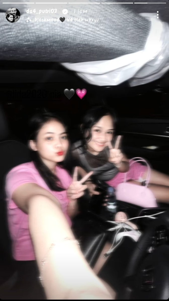 Jdbyood's tweet photo. Mereka juga nonton 🥰😍

Melly Lee LIDA 
Putri Isnari DA
Nia Rose LIDA

#byoode #BORNPINKinJKT https://t.co/ti9LwKkJYy