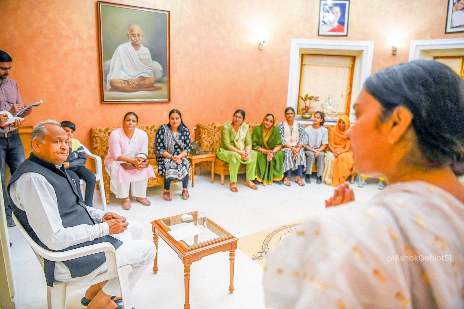 Ashok Gehlot on Twitter "वीरांगनाओं का अभिवादन बलिदानियों को सादर नमन