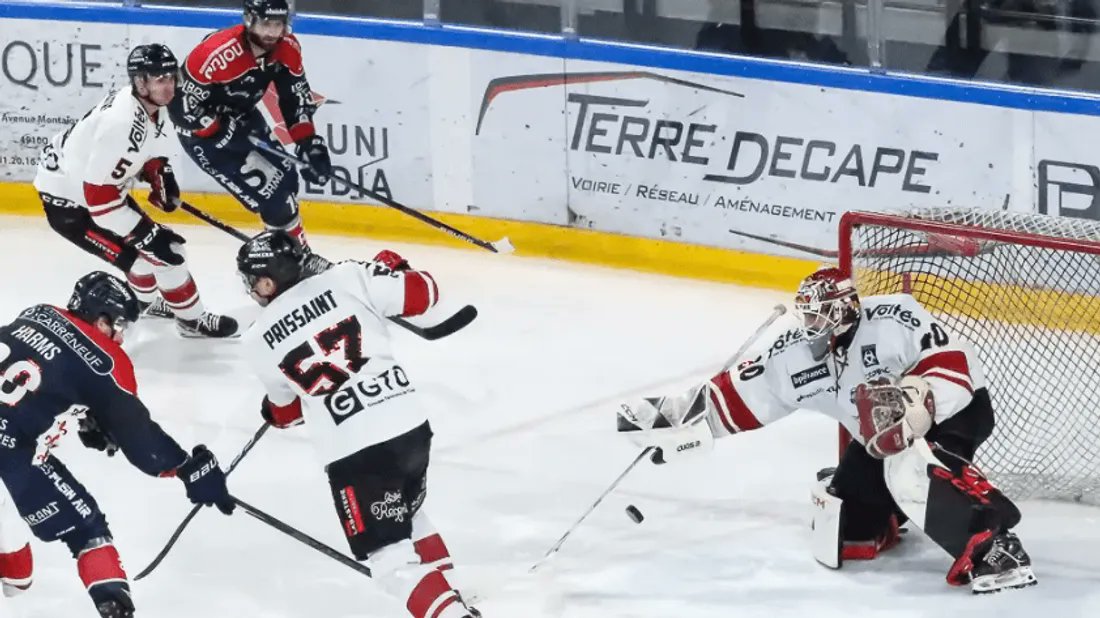 Hockey sur glace  Les @DucsdAngers dominent les @BoxersBordeaux (1-6). 

#SportAngers #GoDucsGo oxygeneradio.com/news/actualite…