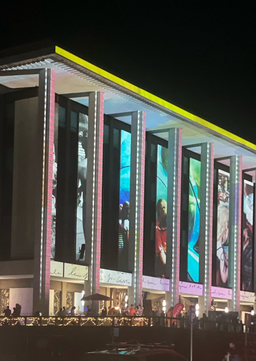 PMBarraclough's tweet image. I’m out! At 9.30 at night! At #Enlighten #NationalLibrary