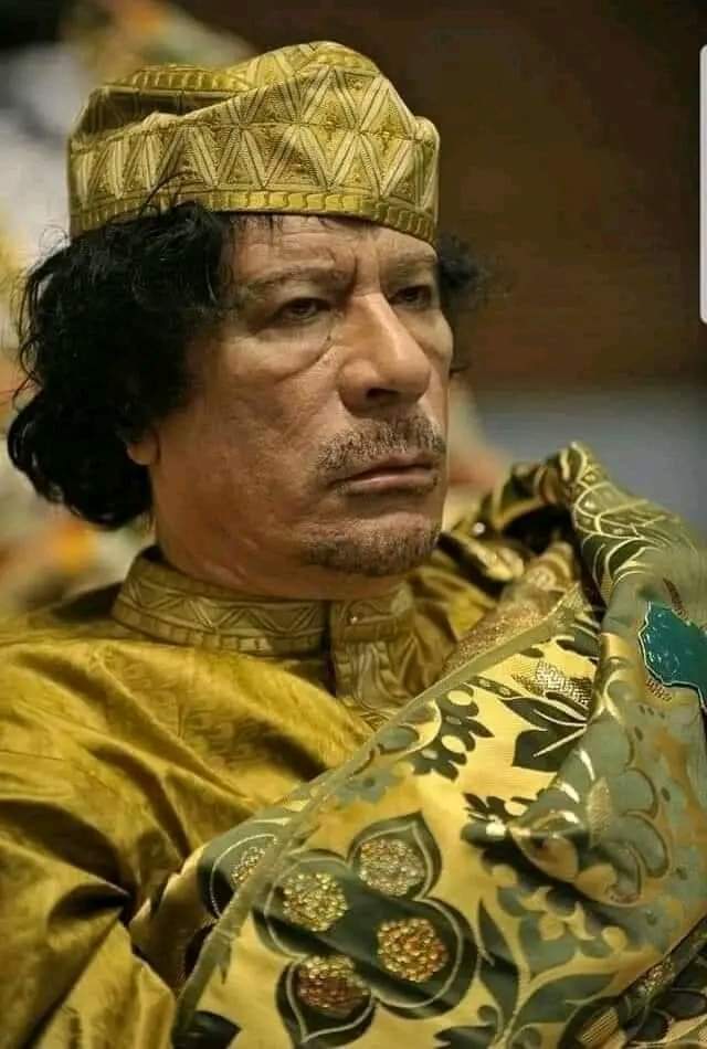 Des fuites de courriels d'Hillary Clinton ont révélé que l'OTAN avait éliminé Mouammar Kadhafi pour arrêter la formation des États-Unis d'Afrique.