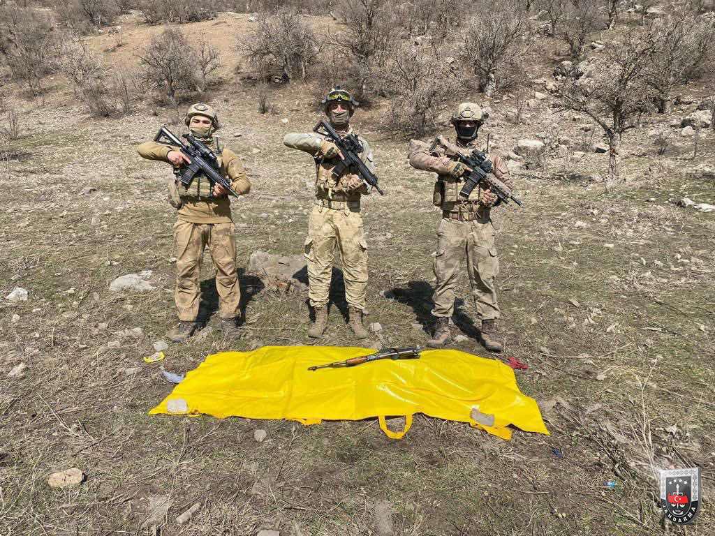 jandarma's tweet photo. 07 Mart 2023 tarihinde başlayan ve halen devam eden Eren Abluka Sonbahar Kış-26 Şehit J.Uzm.Çvş İslam ÇUBUK (Bestler Dereler) 2023-1 Operasyonu kapsamında⬇️ https://t.co/XXQBing8k6