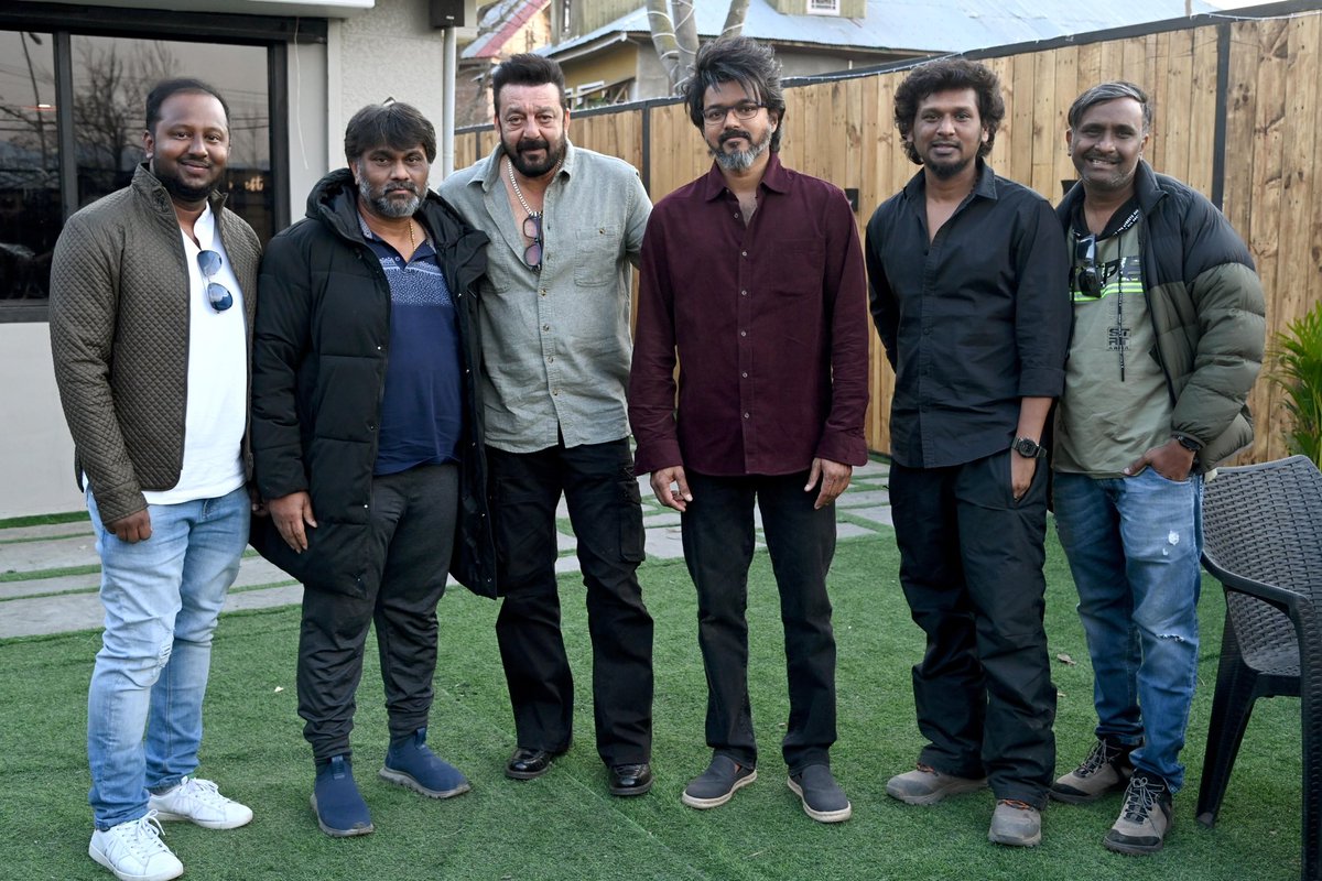 INBAEVERTON67's tweet photo. LEO - TEAM 

#ThalapathyVijay 🤜🤛 #SanjayDutt

#lokeshkanakaraj #Anirudh 

RELEASING 19.10.2023 
#BloodySweet 🍫

#Leo #LeoUpdate https://t.co/OD8qlv4XVW