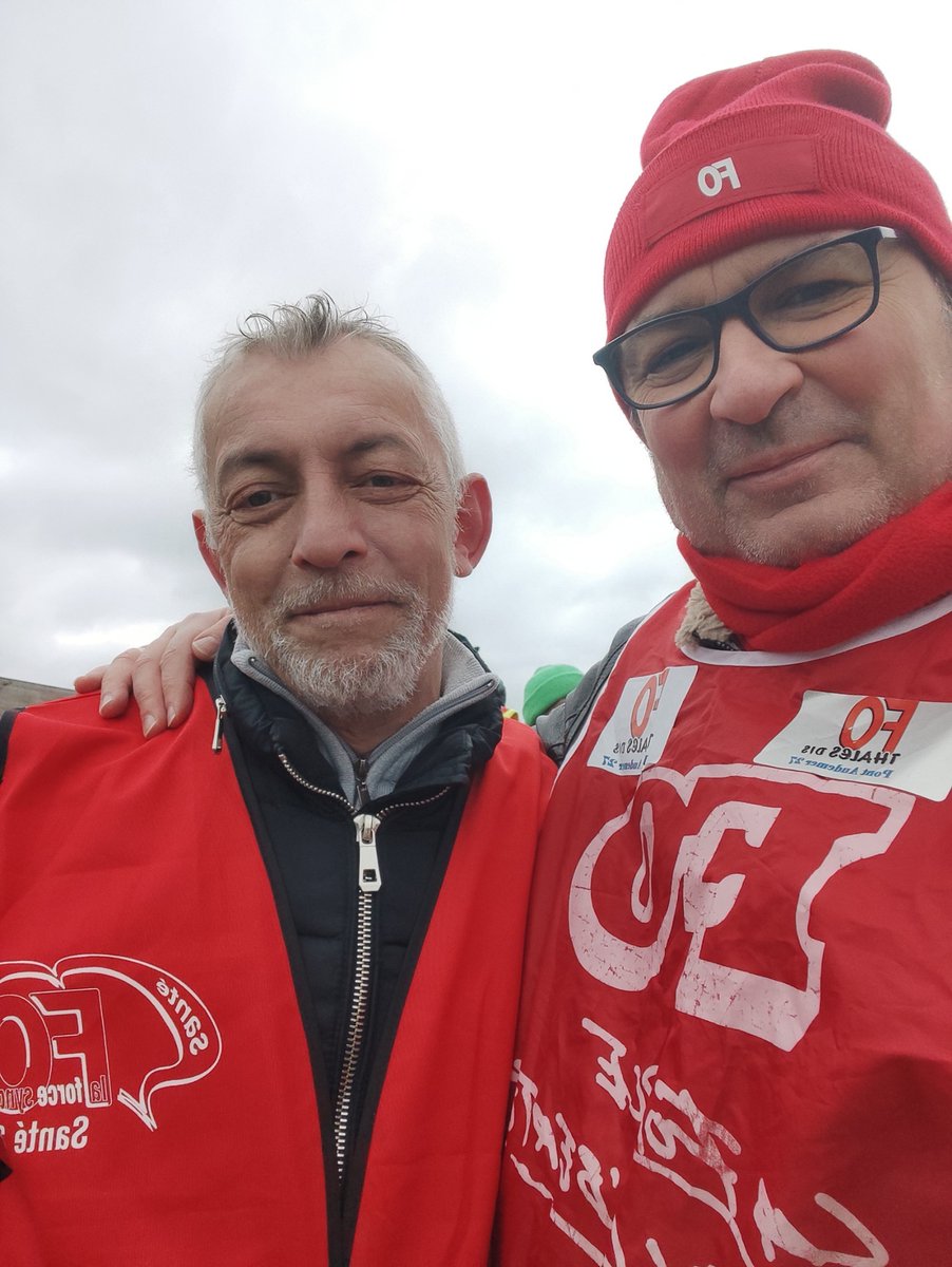 Encore très nombreux ce matin à #pontaudemer #eure contre le projet de loi sur les #Retraites MACRON/BORNE !✊️
ON LACHE RIEN JUSQU'AU RETRAIT !✊️
Rdv #Évreux 14h place de l'hôtel de ville !👍✊️
#manif11mars 
#greve11mars 
#GreveReconductible 
#fo 
<a href="/force_ouvriere/">force_ouvriere</a>