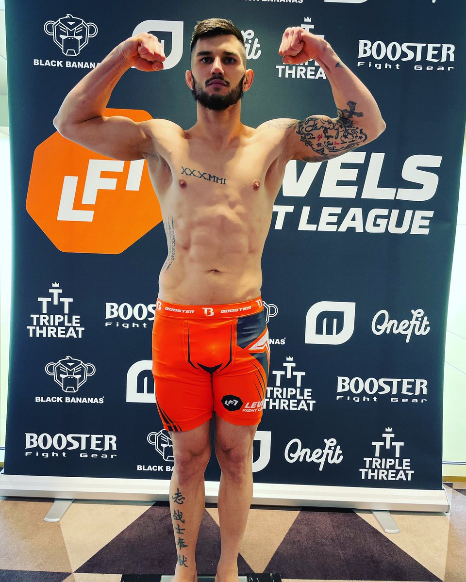 Hardest part done!! Weigh in at 76.8kg🔥 Huge shoutout to @sfperformancenutrition been part of the team for the past 13 weeks!! 

Tommorow we have fun📈🇮🇪

#professional #fighter #fightnight #amsterdam #levelsfightleague #irishmma #follow #bjj #boxing