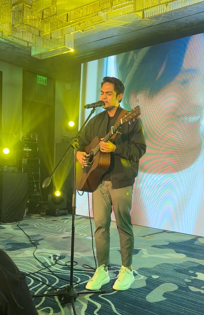 GMA Public Affairs (@gma_pa) on Twitter photo Mai-inlove ka na lang nang wala sa oras pag live kinanta ni <a href="/jasonmarvinph/">Jason Marvin</a> ang theme song ng #TheWriteOne -- "Oras" 😍 #TheWriteOneExclusiveScreening #GMAViu Mai-inlove ka na lang nang wala sa oras pag live kinanta ni <a href="/jasonmarvinph/">Jason Marvin</a> ang theme song ng #TheWriteOne -- "Oras" 😍 #TheWriteOneExclusiveScreening #GMAViu