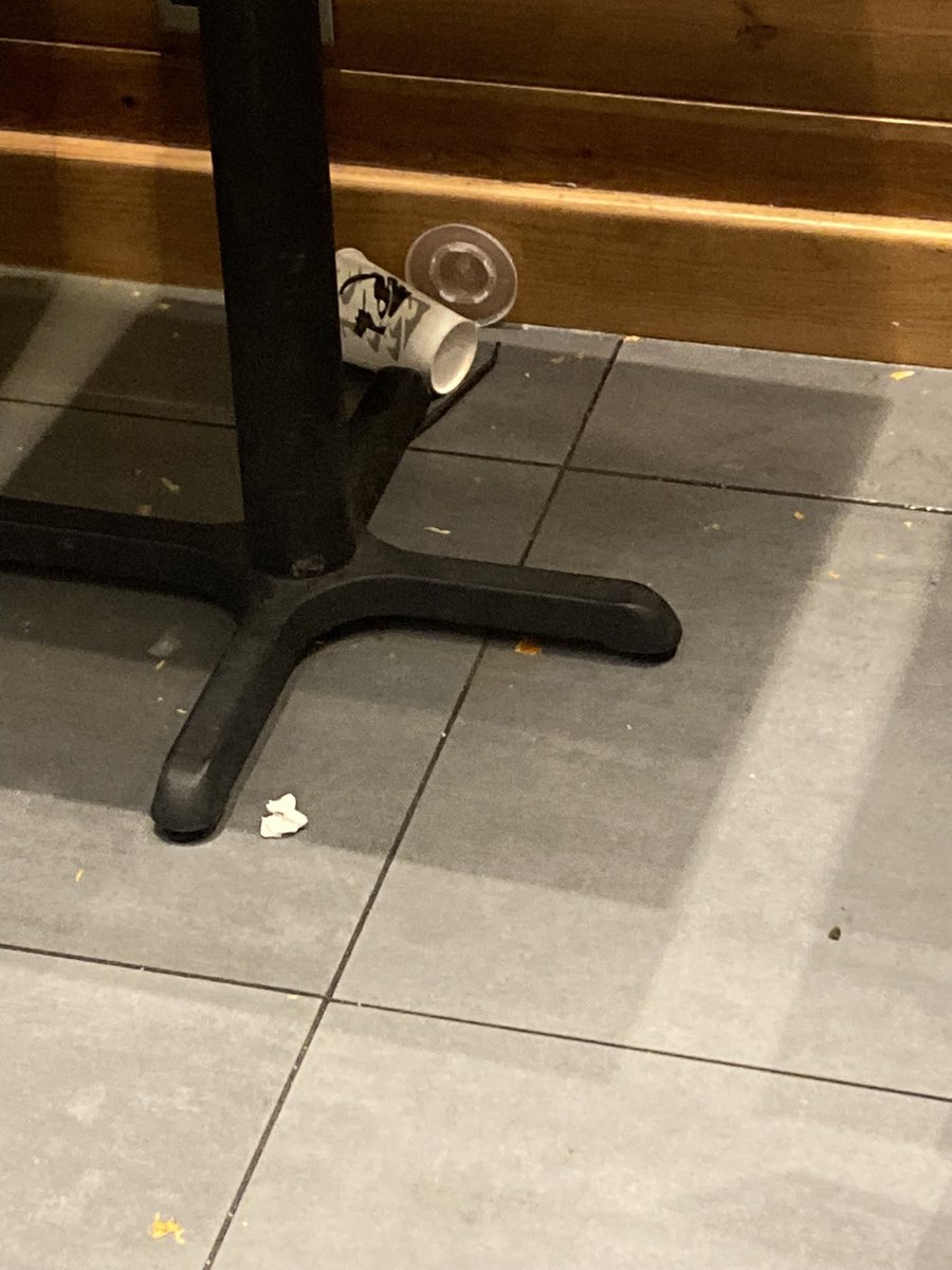 Ewall97's tweet photo. @TacobellUK Seeing as you don’t want to respond to my complaint over 3 weeks ago and then further be messed around on social media by ignoring my tweet. Here is the state of your Chatham uk branch. Not only the disgusting mess but the over 40 min wait for “fast food” https://t.co/idvb4DTc7v