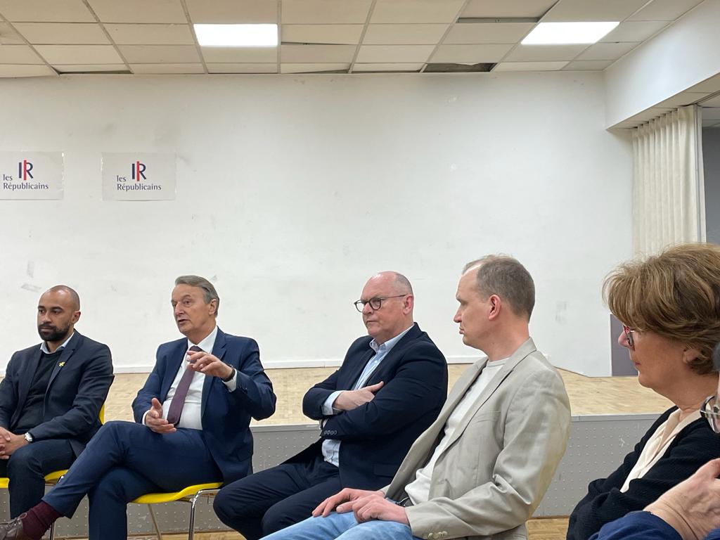 <a href="/lesRepublicains/">les Républicains</a> de Clichy étaient réunis cette semaine pour échanger sur l'actualité politique et notamment sur le projet de réforme des #retraites, en présence de notre maire <a href="/RMuzeau/">Rémi Muzeau</a>