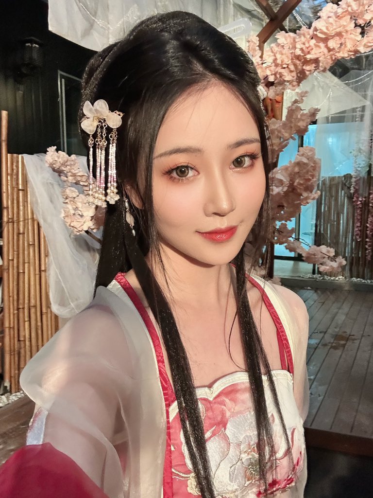 终于知道为什么古代会有昏君了🤤 https://t.co/hWei3KLlqP