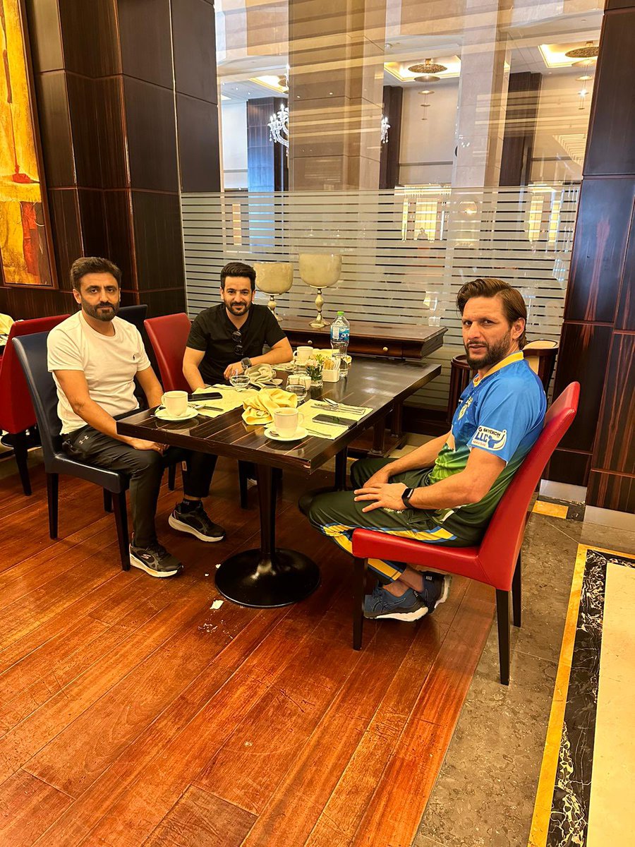 Adeelshafqat10's tweet photo. With LALA 😍 https://t.co/BNemvqnaRh
