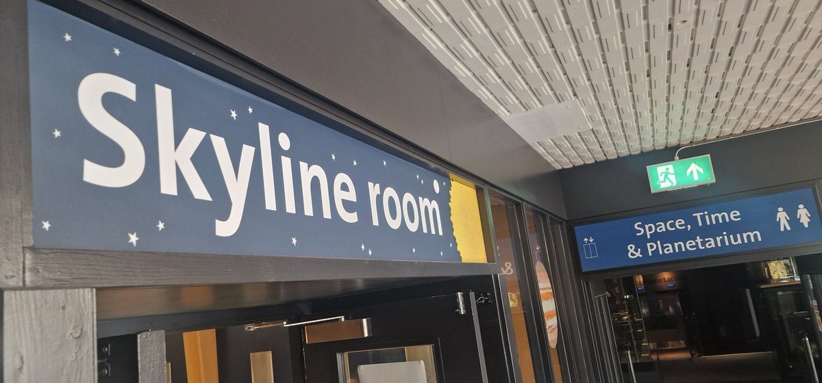 BigRadTom's tweet image. Bit odd that this planetarium teaches knee xrays but hey ho!! #DadJoke #RadTalk @SCoRMembers