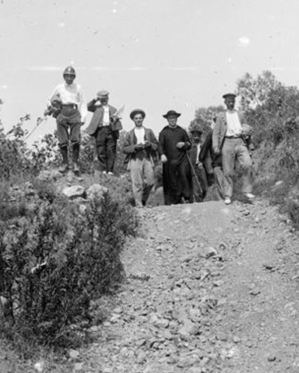 Trenhistoria's tweet image. El primer espeleòleg català va ser un capellà. 
Es deia Norbert Font i Sagué i aquí us expliquem la seva història amb Josep Maria Cervelló.
linktr.ee/trenhistoria
#Podcast #Història #Excursionisme #Espeleologia
(Fotos Arxiu Fotogràfic 
@CEC_cat)