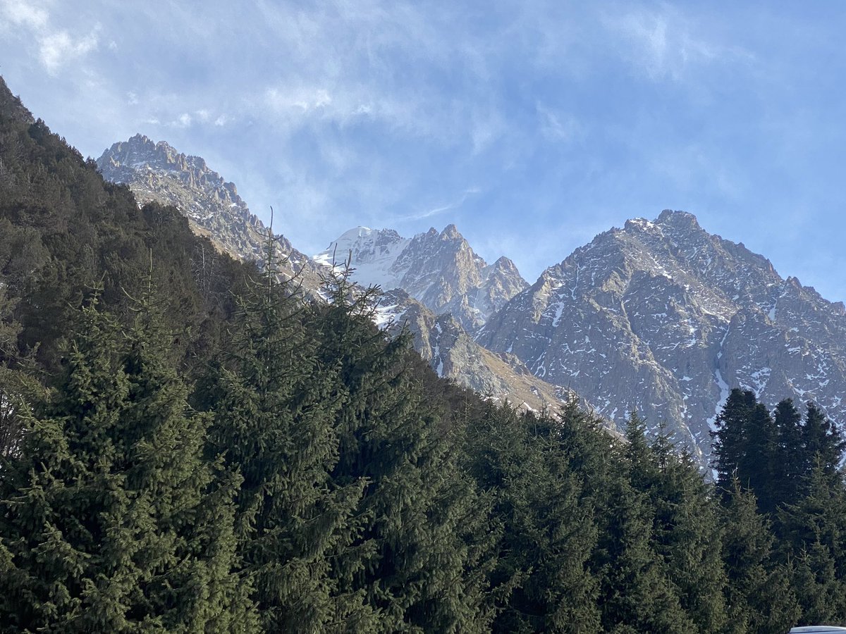 The Kyrgyz Republic , Ala Archa ravine . 吉尔吉斯国，阿拉阿尔恰山峡 。