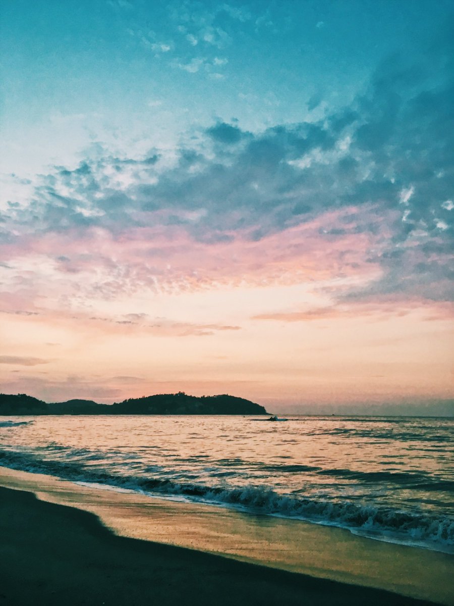 震災から12年。あの日子どもと犬を守るので必死だった事。
水と食べ物を確保するのに必死だった事。津波のことは東京の友達から聞いて初めて知った事。友達の家族が亡くなった事。あの日の記憶は一生忘れない。改めて防災グッズを確認する日でもあります。
#海と日本　#日本財団　#震災