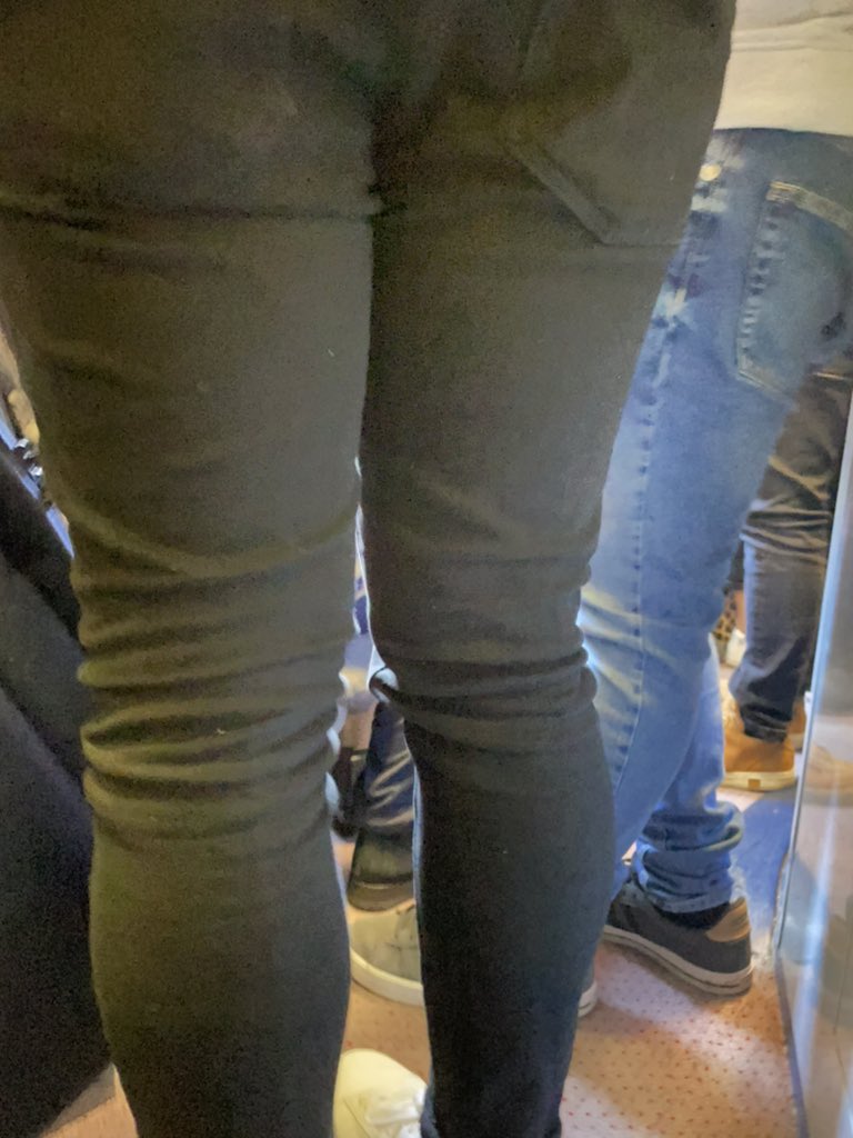 andrewmais's tweet image. @chilternrailway capacity planners strike again - 3 carriages and calling all stops, room on the roof ?? PRR-MYB 10:59. #customerfail #RipOff #safety