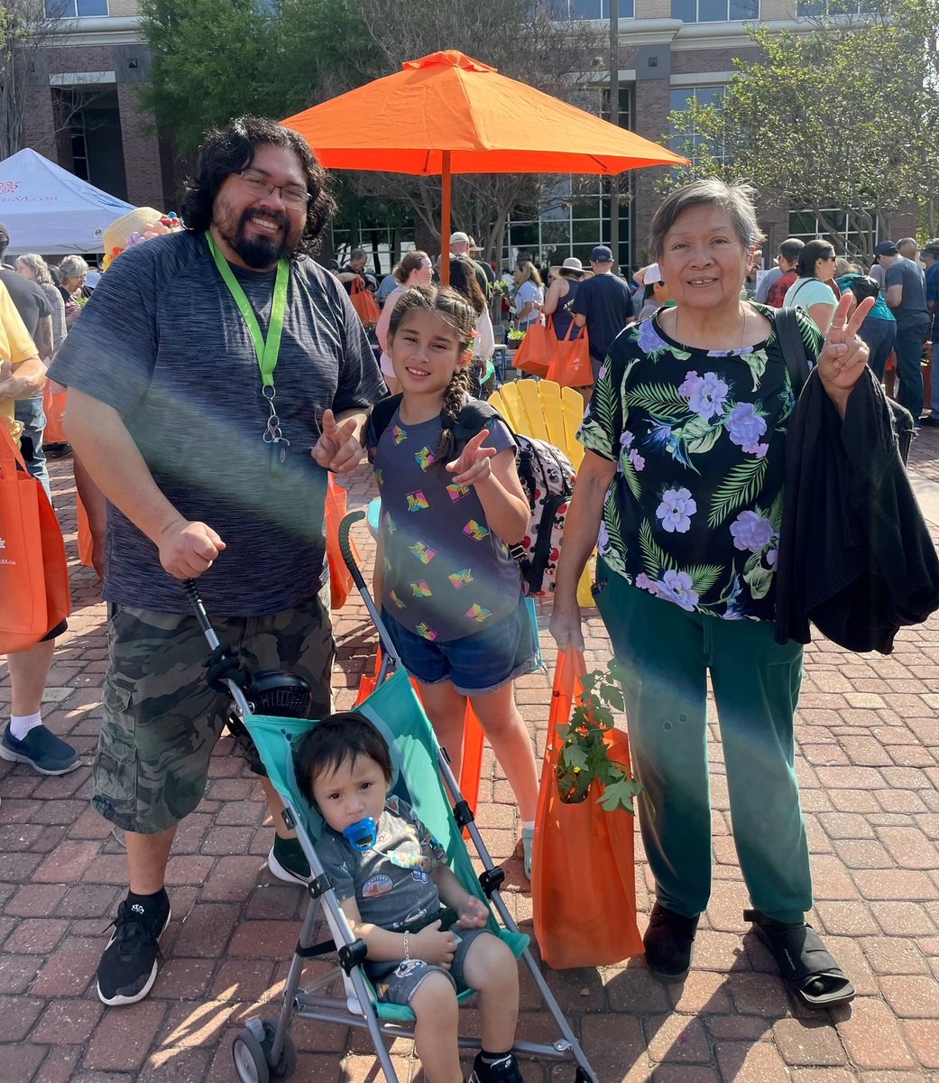 MySAWS's tweet image. 🪴🌸#SpringBloom🌻
Come join the bustling crowd!
Let our #gardening experts help you develop your #gardening style while solving any design dilemmas! FREE plant for first 1,000 guests! 
🗓️ Sat., March 11 
⏰ Until 1 pm
📍SAWS HQ, 2800 US Hwy 281 North