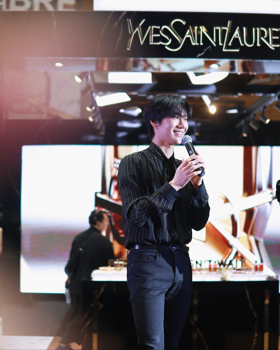 fishmeatdie's tweet photo. #ten #TENinMY #teninpenang #TENxYSLBeauty #wayvten #TENLEE #teninmalaysia #YSLBeautyMY #YSLBeautyMYxTEN https://t.co/xdISeSEFCJ