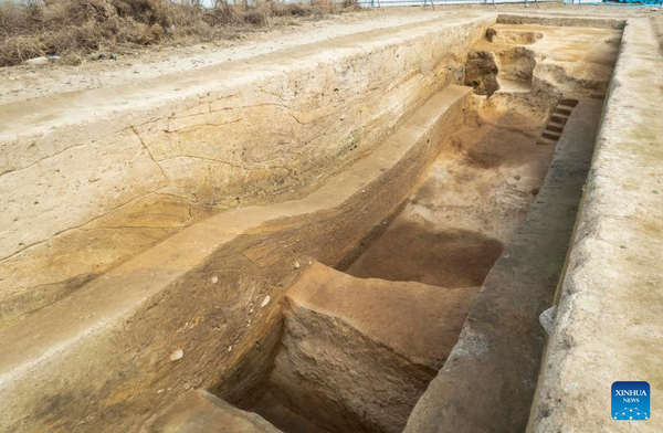 WangJialei4's tweet photo. ¡Otro increíble descubrimiento arqueológico en #China! Una trinchera semianular de 6.000 años de antigüedad fue descubierta en el sitio de las reliquias de #Suyang en #Henan. Muestra la capacidad organizativa y técnica de la sociedad #Yangshao. #Arqueología #China https://t.co/OCrhKHrAHI