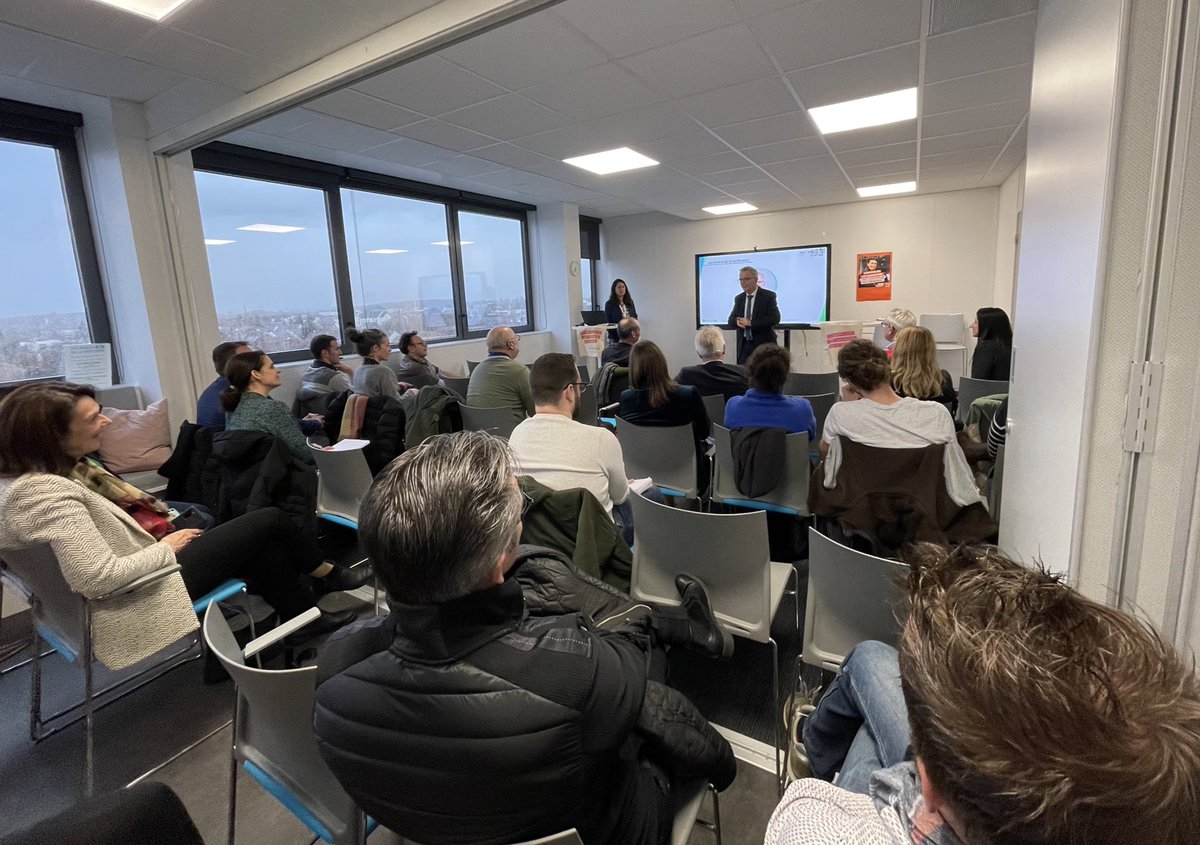 🫙 La <a href="/RCValdeLoire/">Région Centre-Val de Loire</a> soutient le développement du vrac !

✍️ <a href="/fbonneau/">François Bonneau</a>, <a href="/godet_jeremie/">Jérémie Godet 🌻🍉</a> et <a href="/celiarennesson/">Celia Rennesson</a>, Co-fondatrice et Directrice Générale de <a href="/ReseauVrac/">Réseau Vrac et Réemploi</a> ont signé la convention du plan d’actions régional du développement du vrac en Centre-Val de Loire. 

1/2 ⤵️